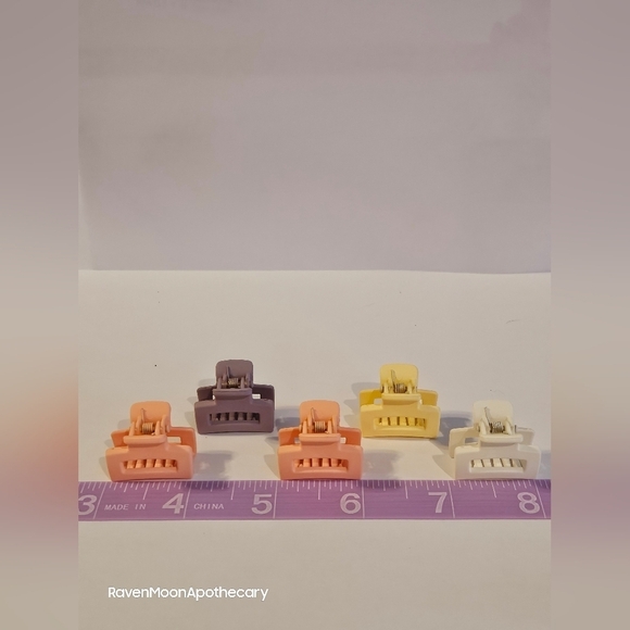 New Five Hair clips 3/15$ Bundle Deal - Picture 2 of 4